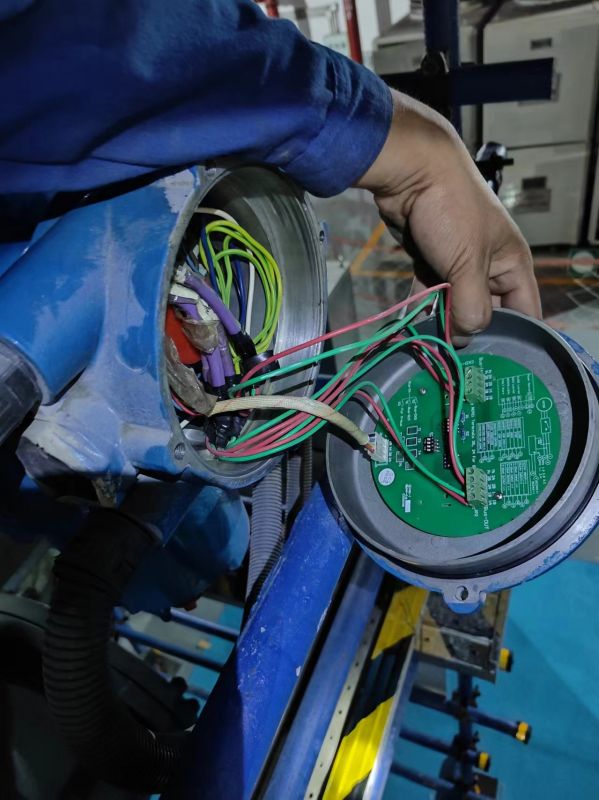 二号汽机团冷泵出口电动门拆线